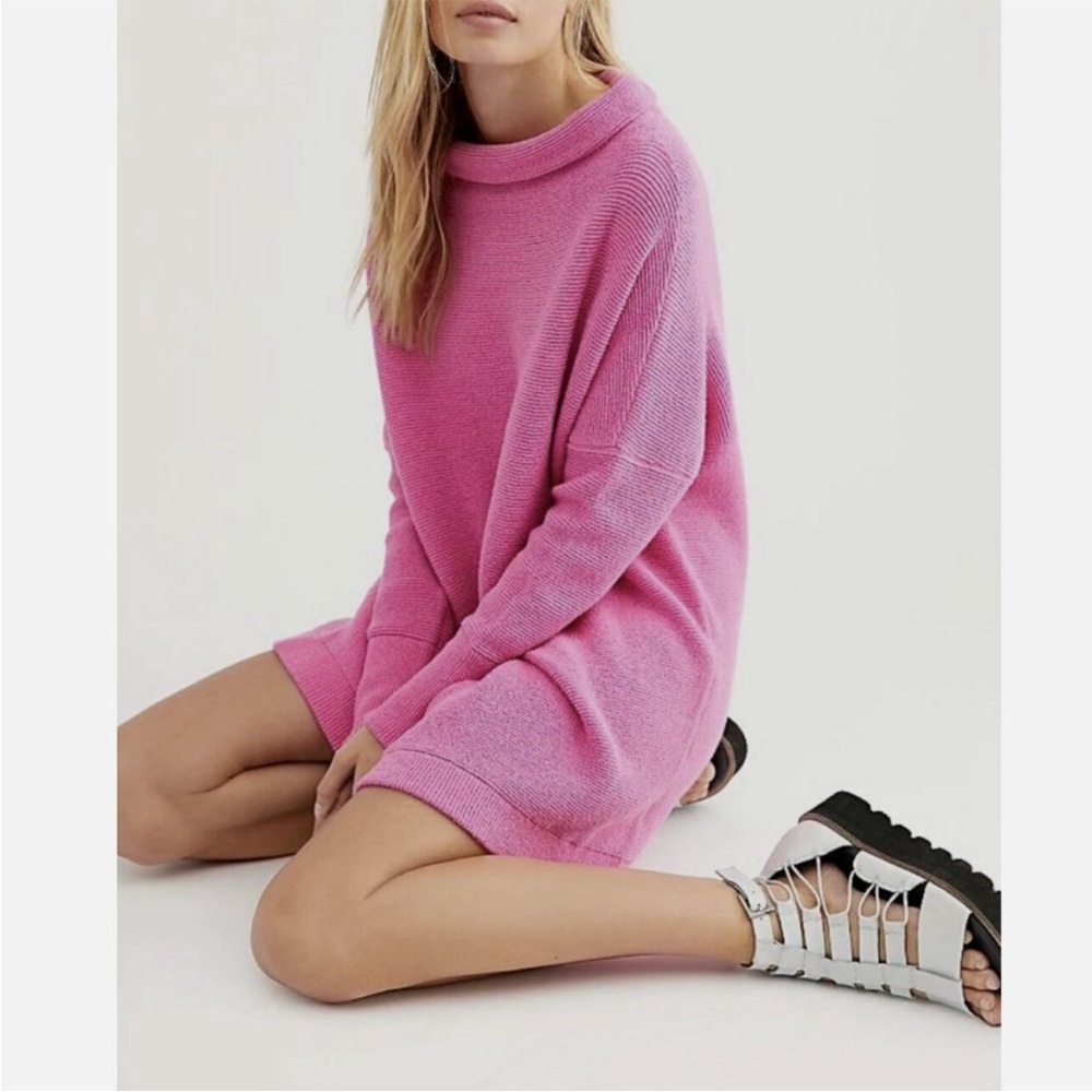 Free People Electric Pink Ottoman Slouchy Tunic turtleneck, M